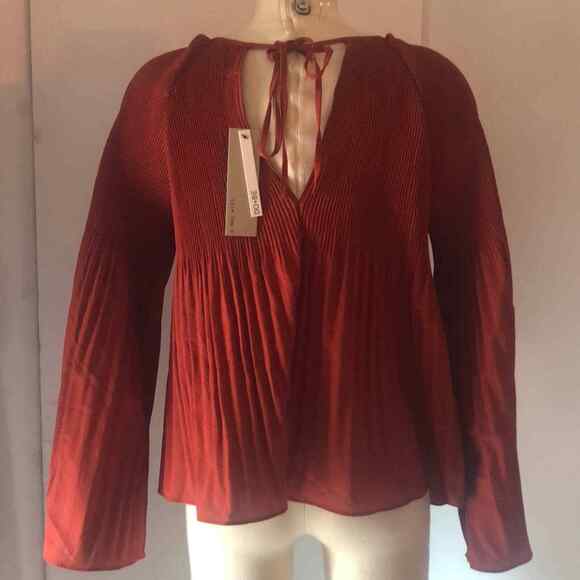 Do and Be pleated rust orange cold shoulder top Women’s Size S Small - Picture 5 of 5